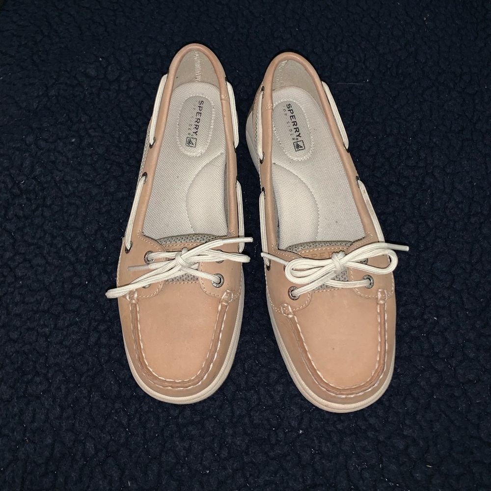 Gently used sperrys